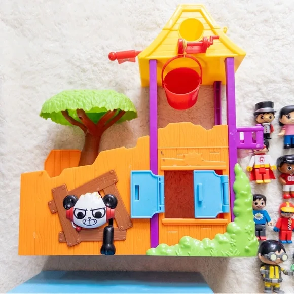 Ryan’s World Kids Toy Set with Robot and Figures - Picture 2 of 6